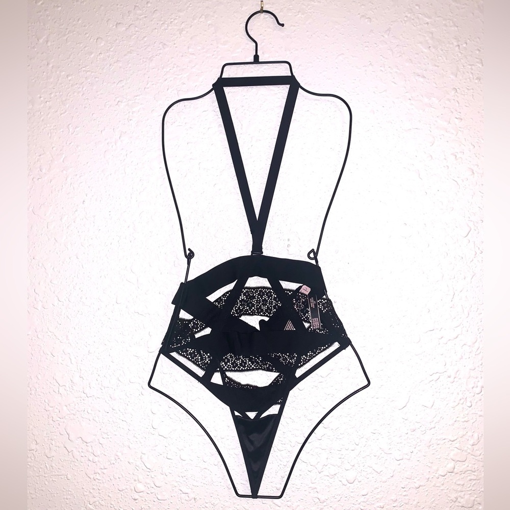 (Ships Free!) NWT Victoria’s Secret Corset-like Thong/String